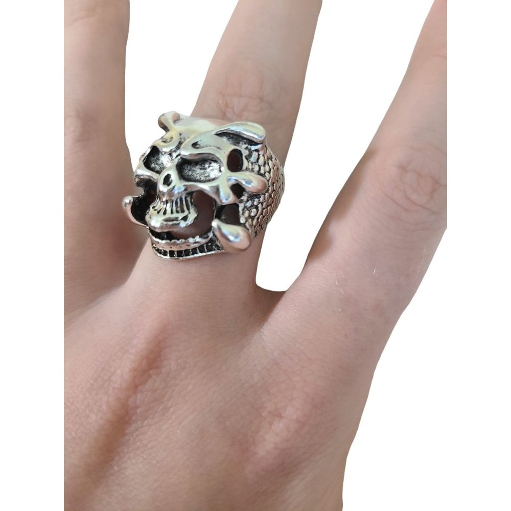 Symmetrical Skull Ring with Claws, Unisex, Goth, Emo